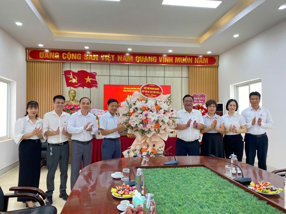PC Sơn La Chúc mừng các CQBC nhân Ngày Báo chí cách mạng Việt Nam